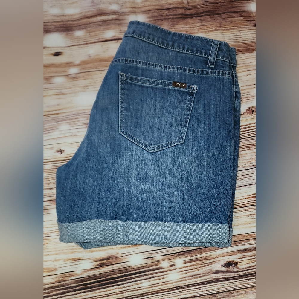 Jennifer Lopez  Blue Denim Shorts - Picture 6 of 8